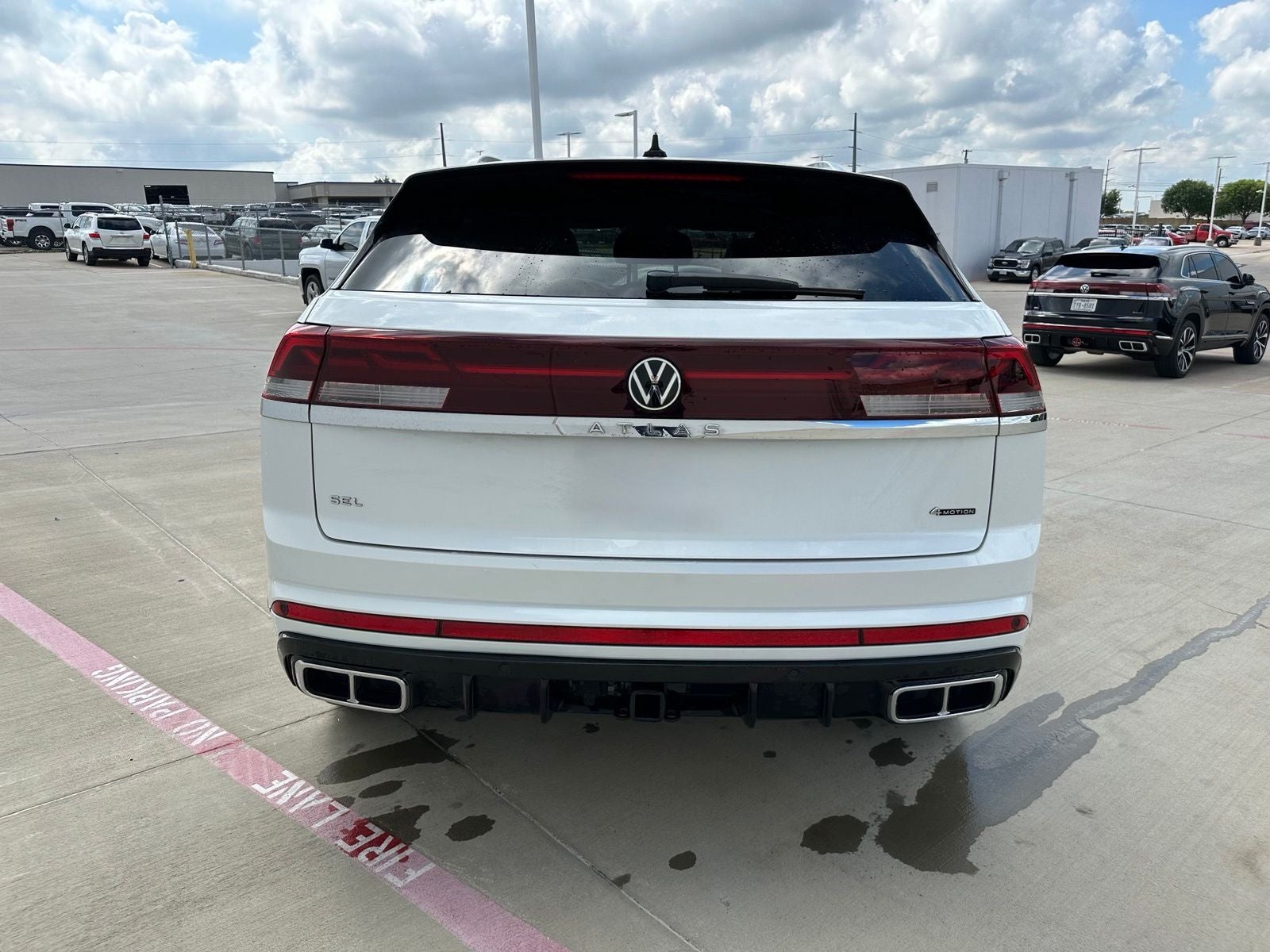 2024 Volkswagen Atlas Cross Sport 2.0T SEL R-Line