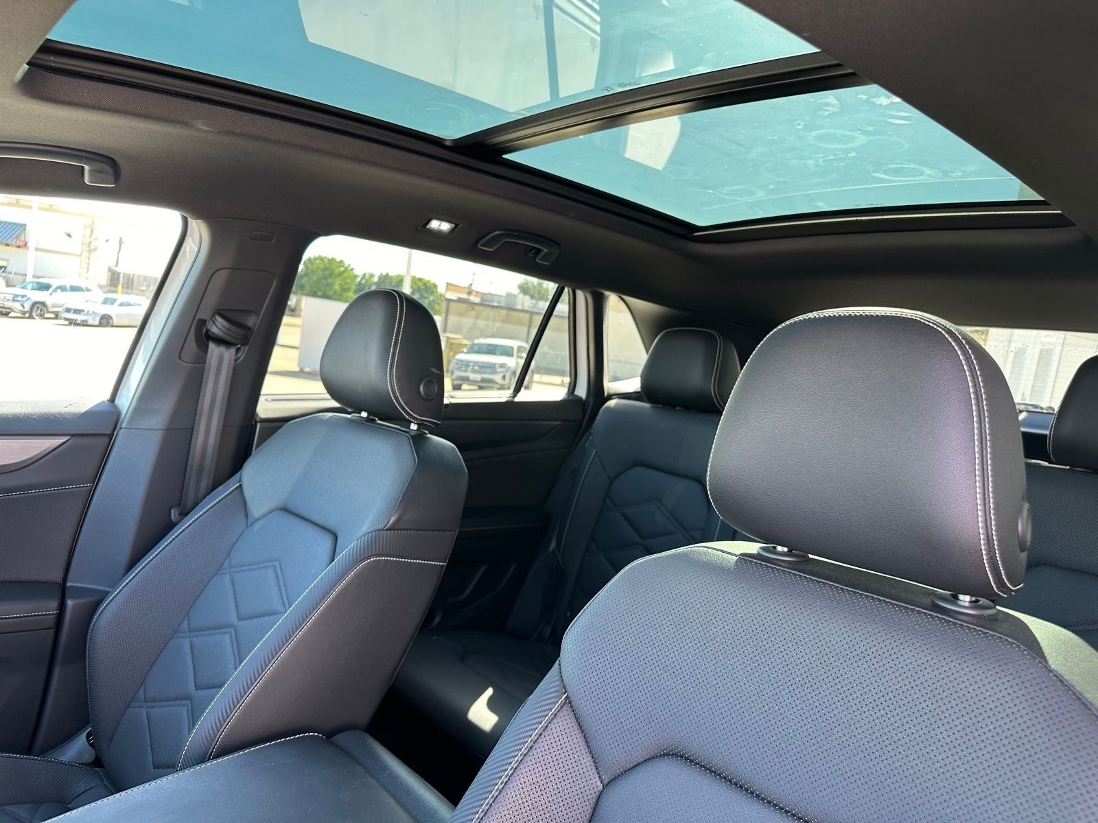 2025 Volkswagen Atlas Cross Sport 2.0T SE w/Technology