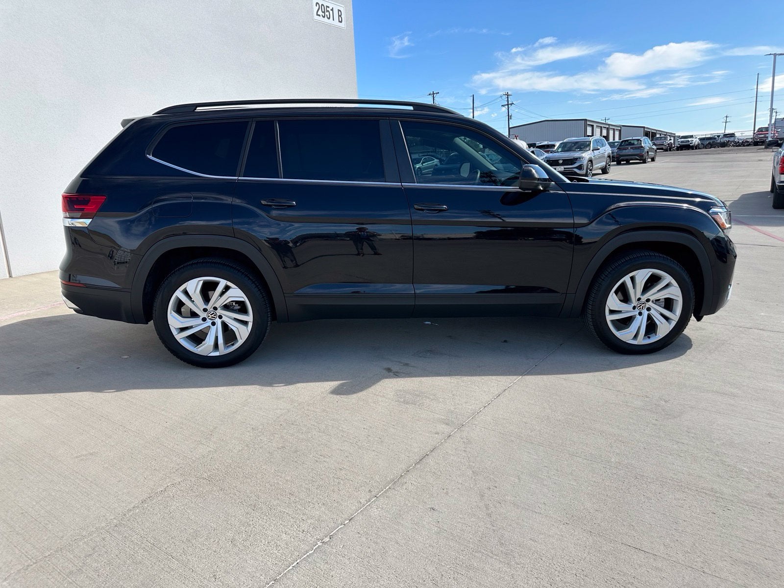2023 Volkswagen Atlas 3.6L V6 SE w/Technology