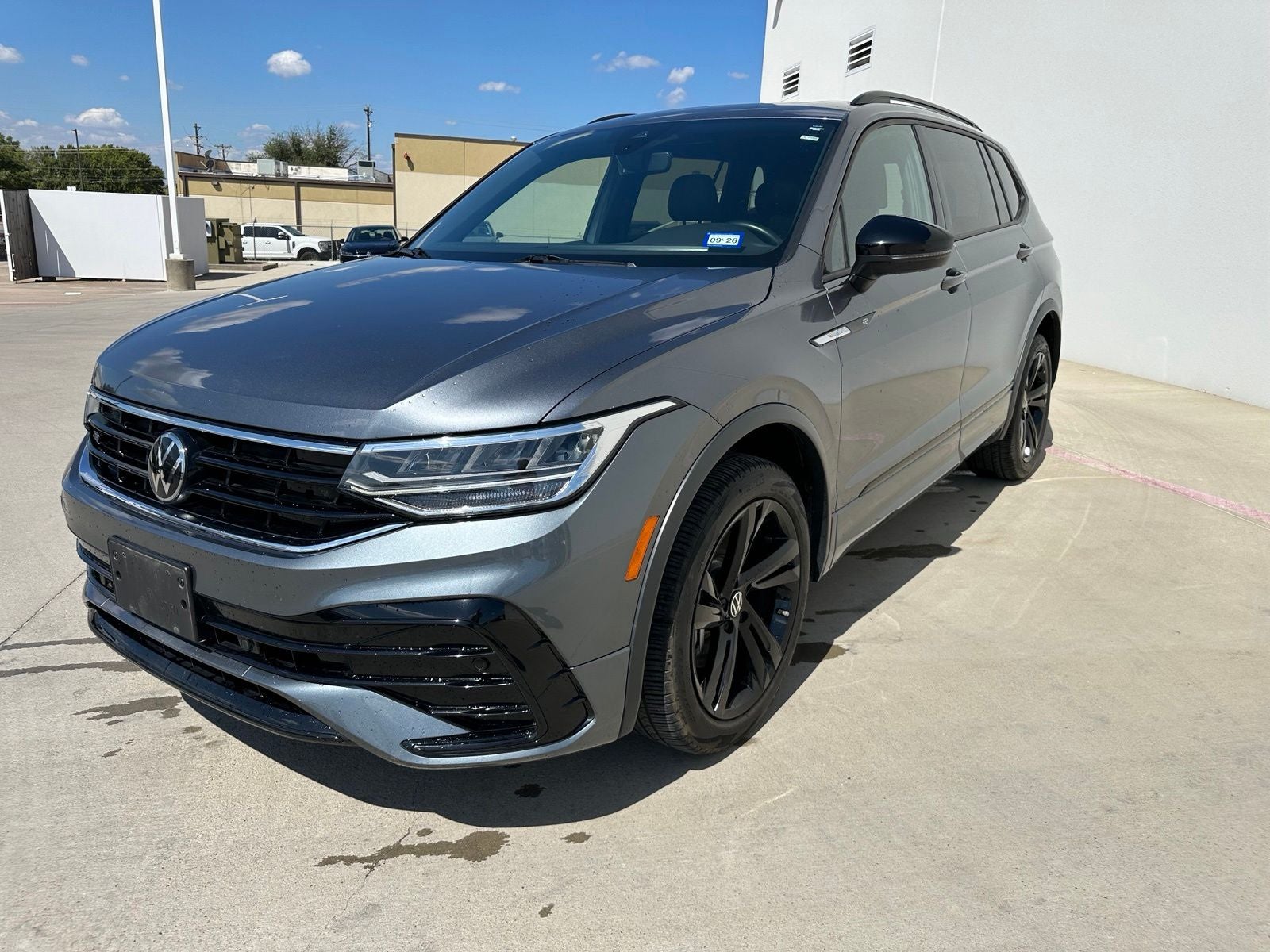 2024 Volkswagen Tiguan 2.0T SE R-Line Black