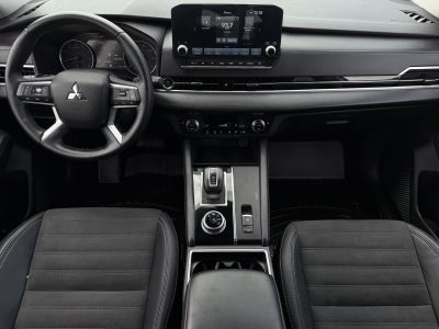 2023 Mitsubishi Outlander Base