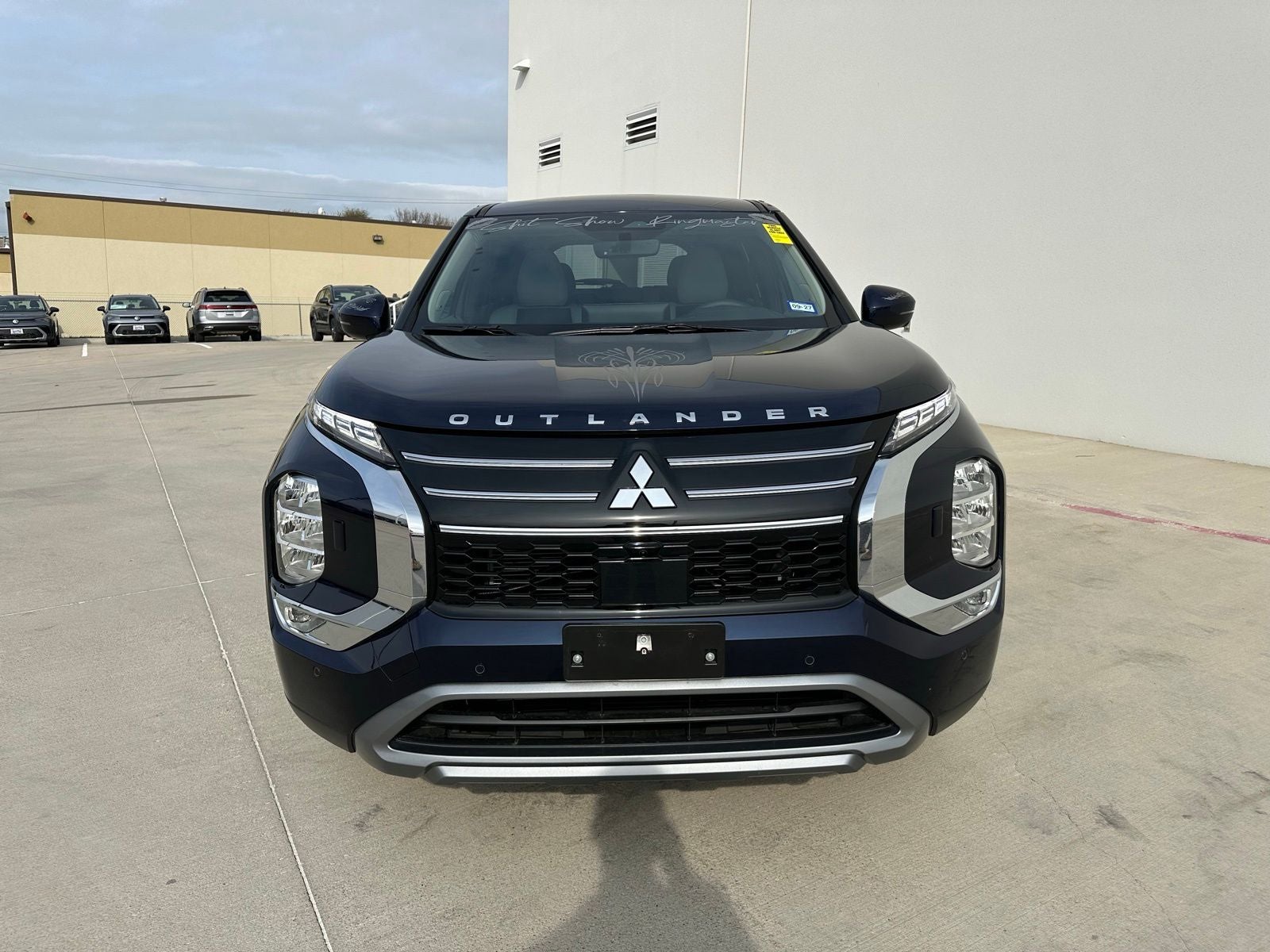 2025 Mitsubishi Outlander Base