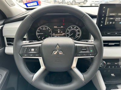 2025 Mitsubishi Outlander Base