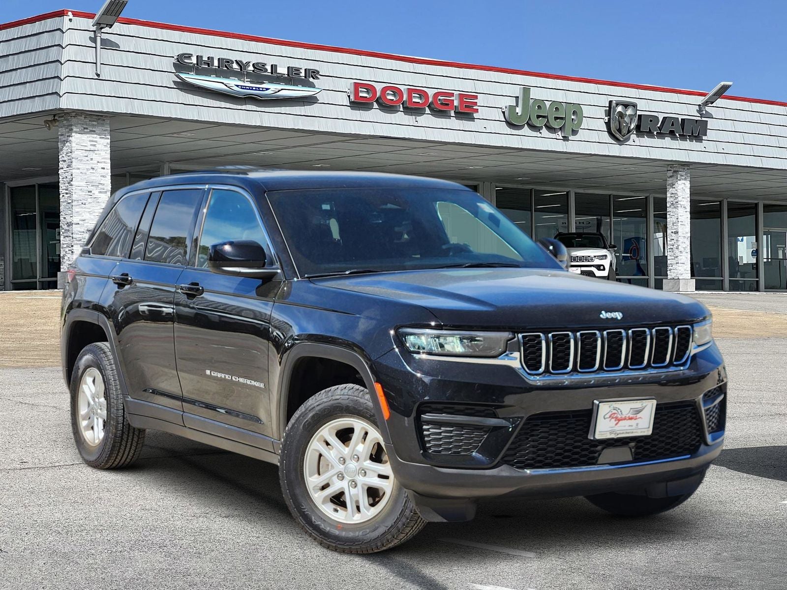 2025 Jeep Grand Cherokee Laredo 4x2