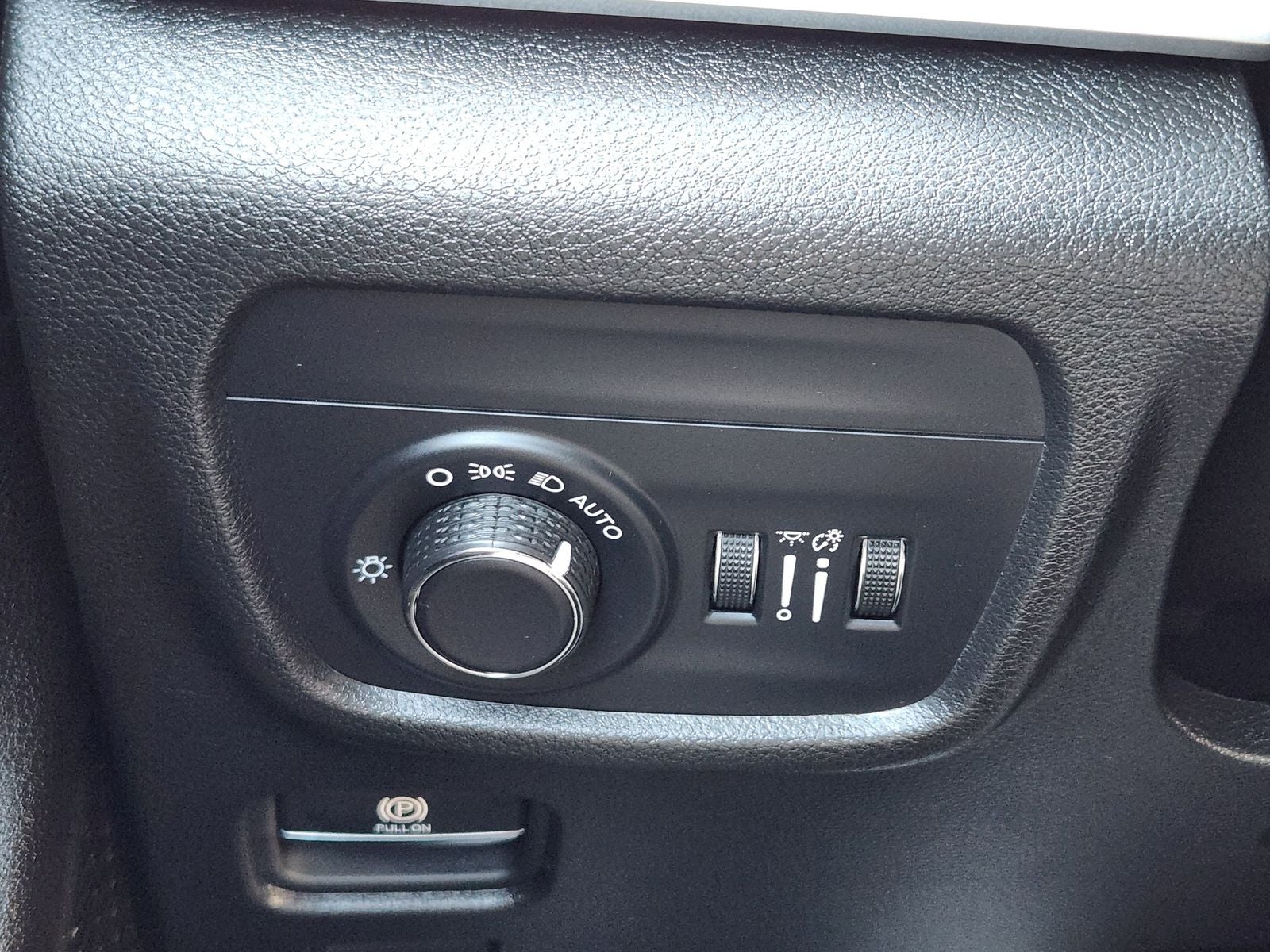 2025 Jeep Grand Cherokee Laredo 4x2