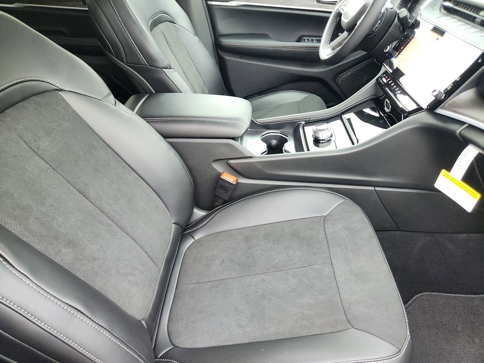 2026 Jeep Grand Cherokee GRAND CHEROKEE LAREDO ALTITUDE 4X2