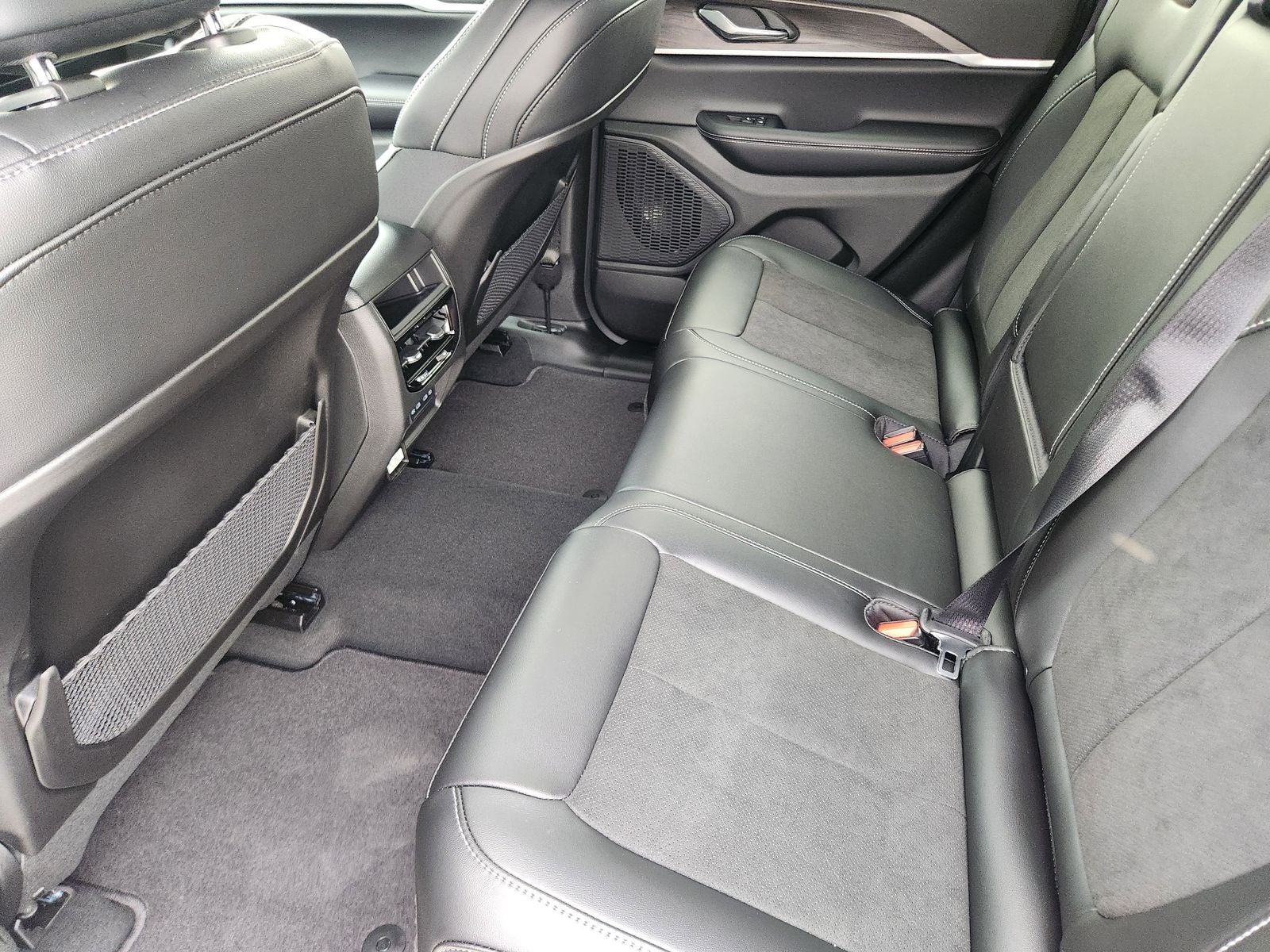 2026 Jeep Grand Cherokee GRAND CHEROKEE LAREDO ALTITUDE 4X2
