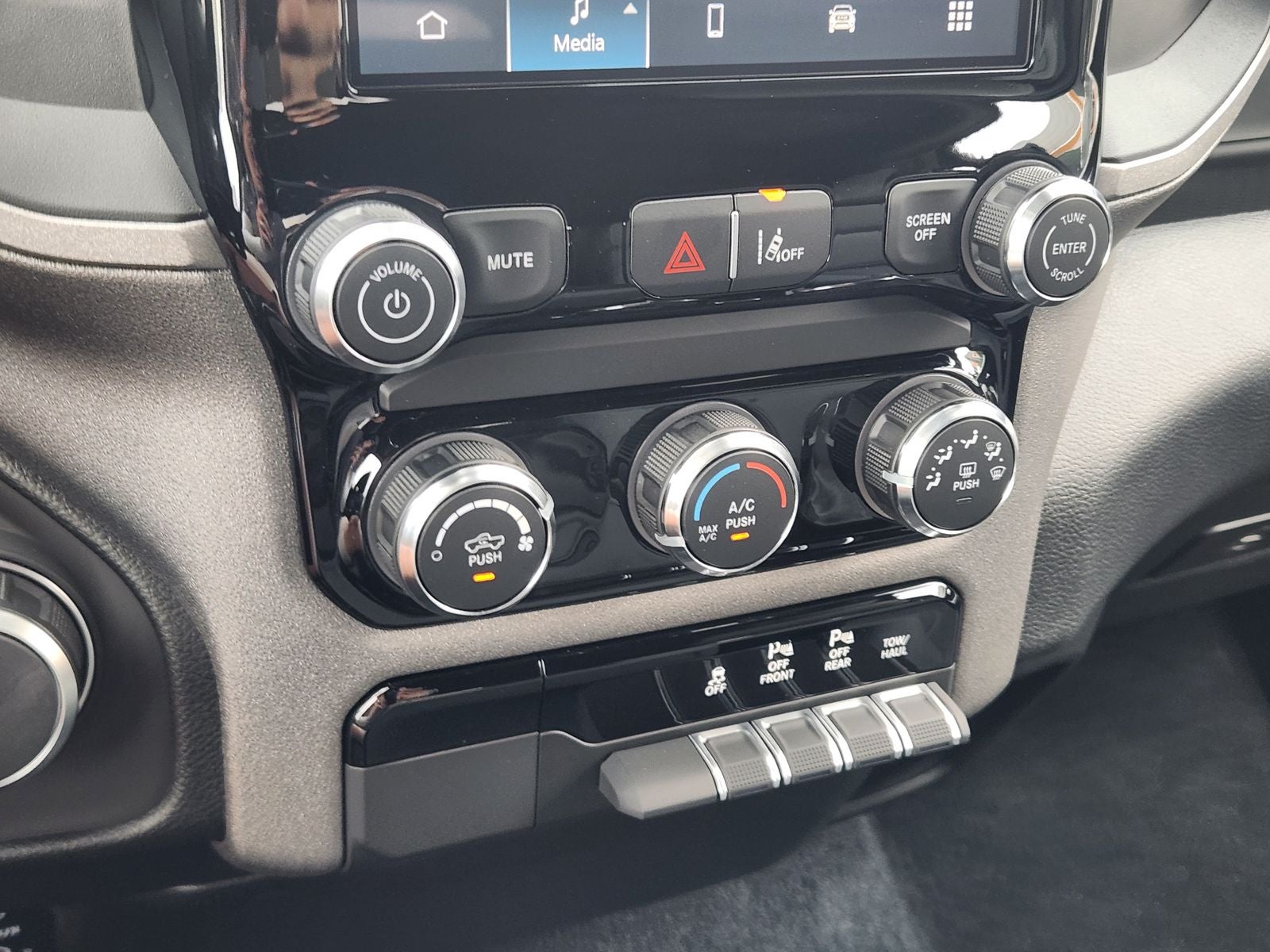 2026 RAM Ram 1500 RAM 1500 TRADESMAN CREW CAB 4X2 5'7' BOX