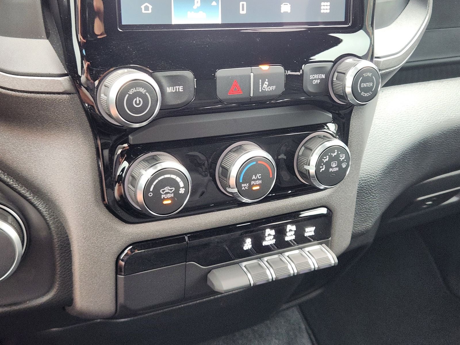 2026 RAM Ram 1500 RAM 1500 EXPRESS CREW CAB 4X2 5'7' BOX