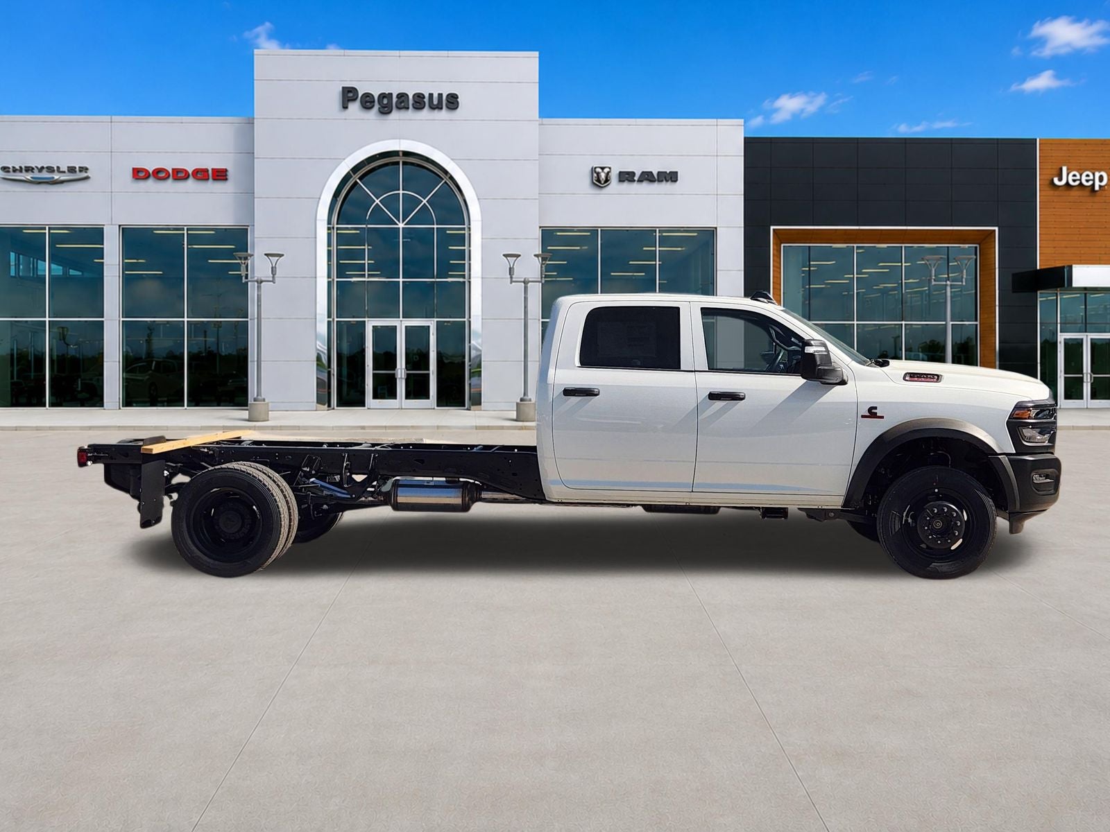 2026 RAM Ram 5500 Chassis Cab RAM 5500 TRADESMAN CHASSIS CREW CAB 4X4 84' CA