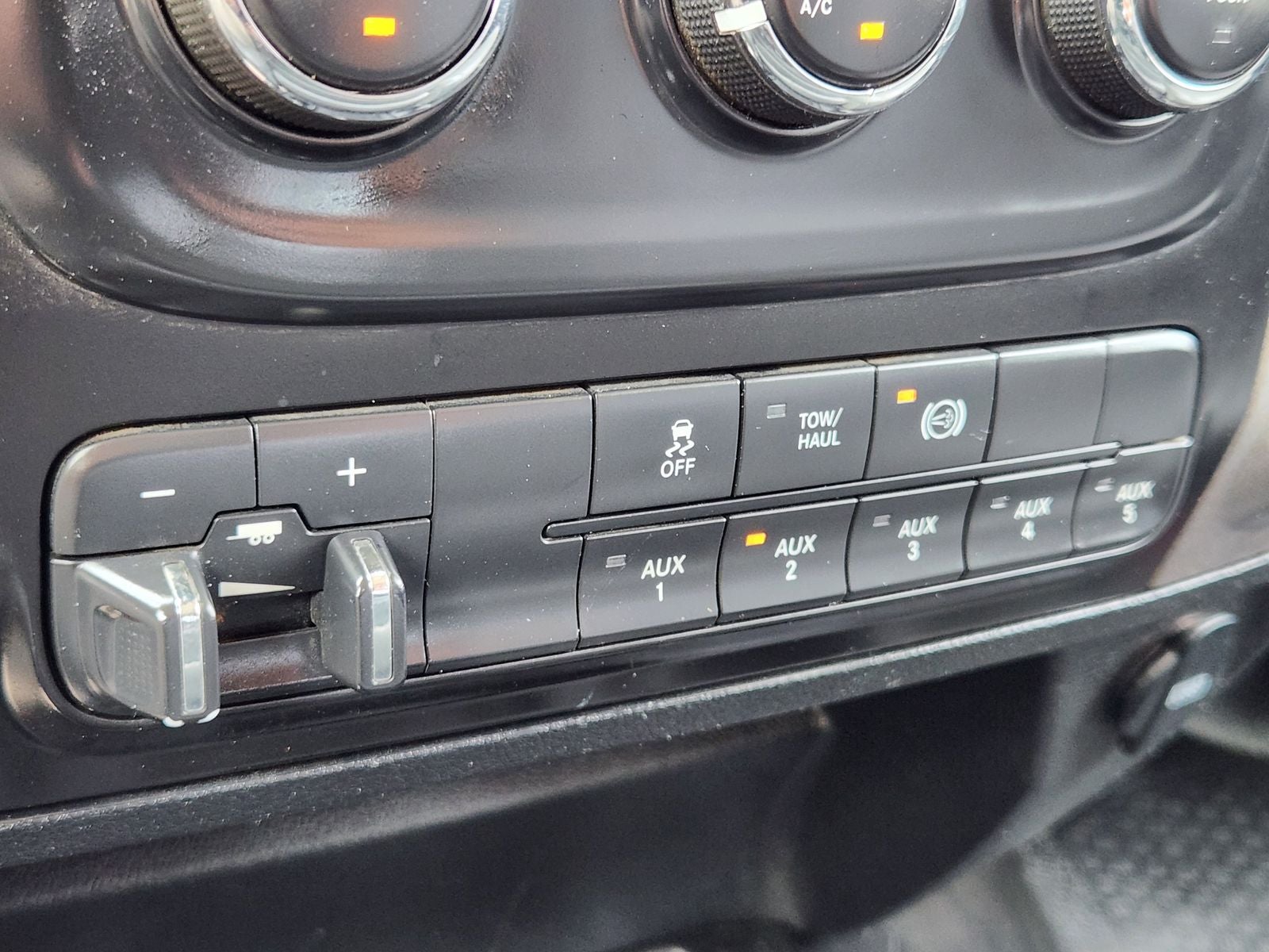 2018 RAM 3500 Chassis Tradesman/SLT/Laramie