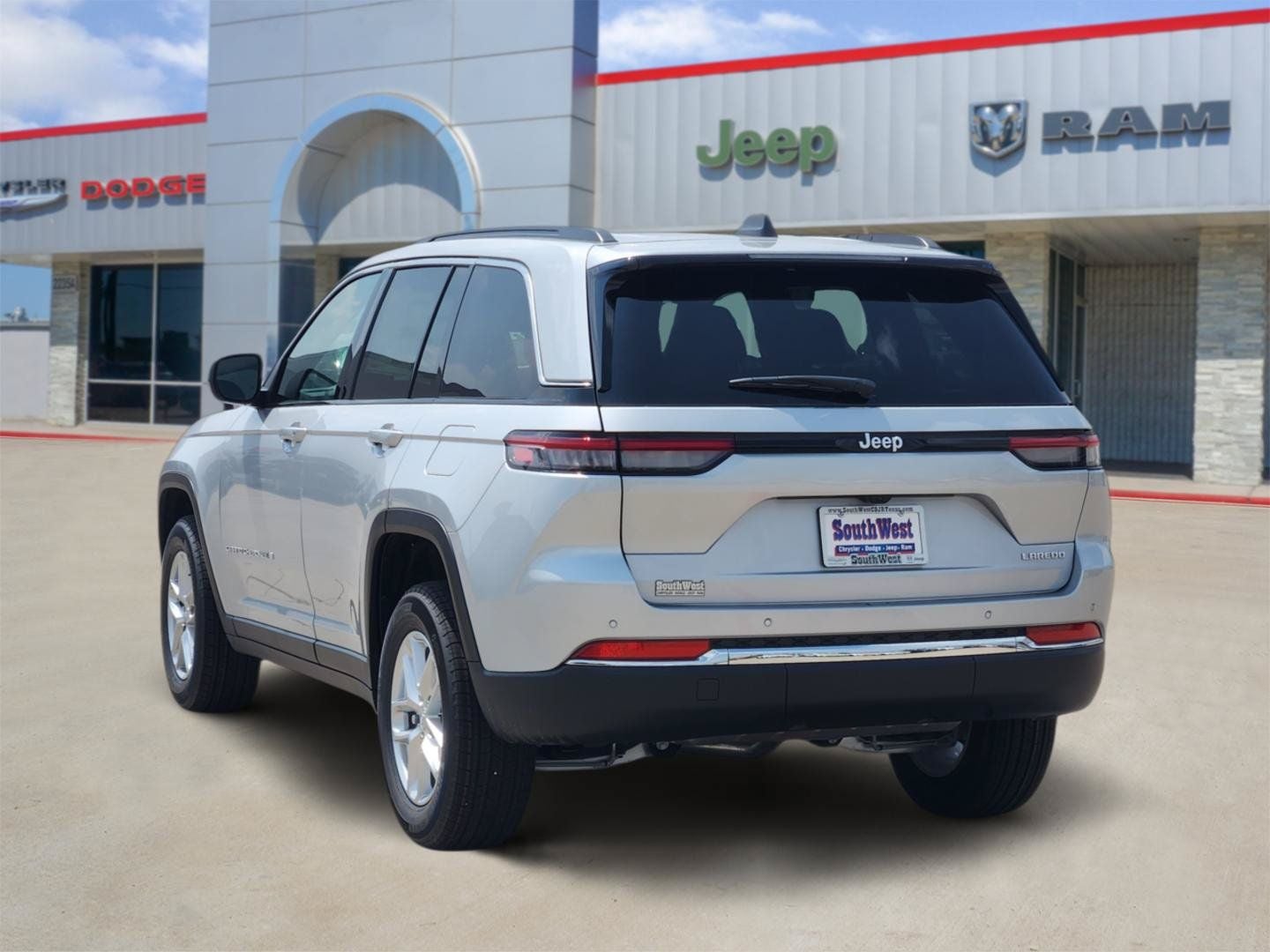 2026 Jeep Grand Cherokee GRAND CHEROKEE LAREDO 4X2