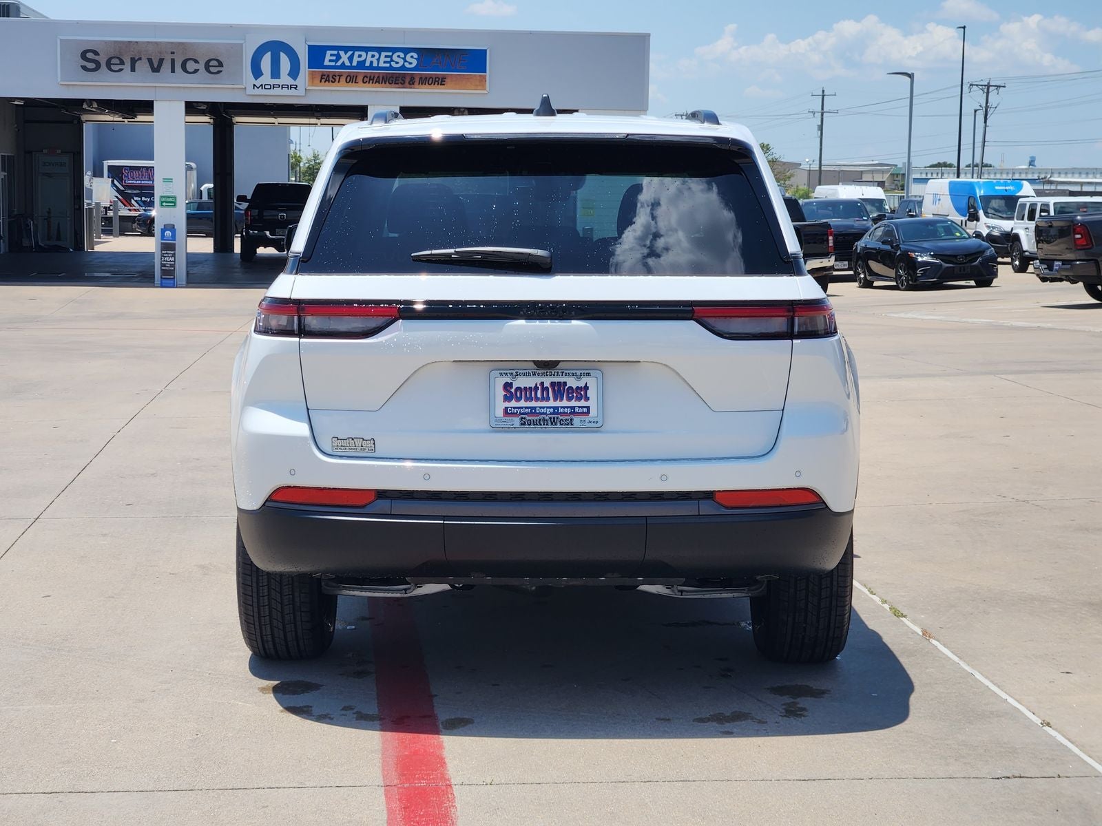 2026 Jeep Grand Cherokee GRAND CHEROKEE LAREDO ALTITUDE 4X2