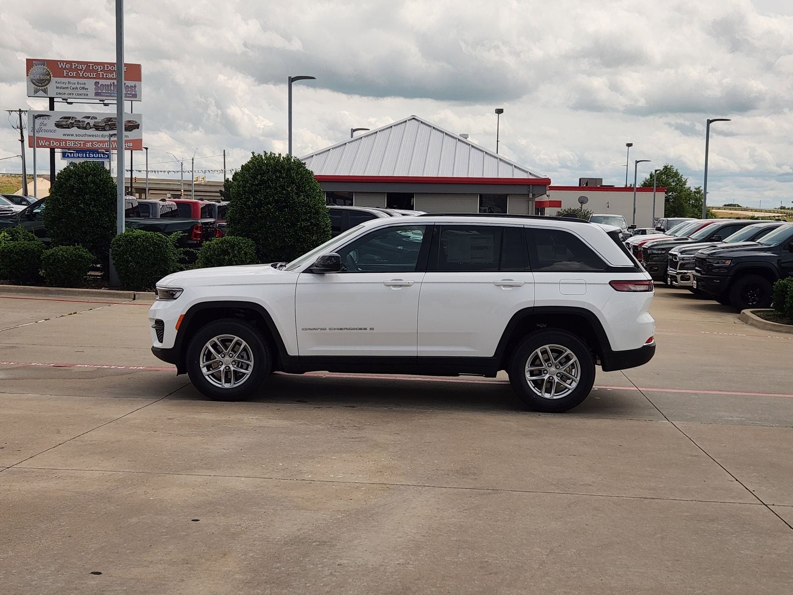 2026 Jeep Grand Cherokee GRAND CHEROKEE LAREDO 4X4