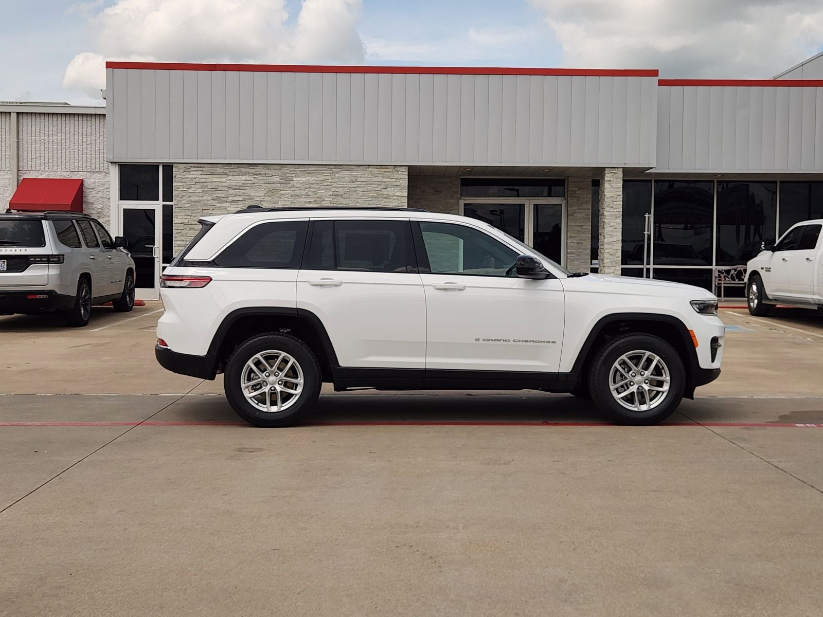 2026 Jeep Grand Cherokee GRAND CHEROKEE LAREDO 4X4