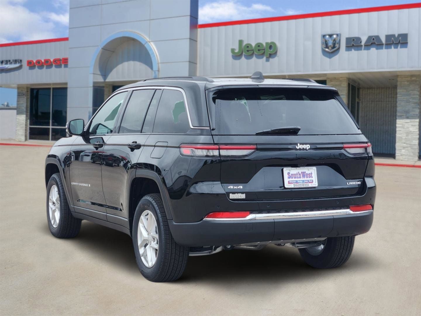 2026 Jeep Grand Cherokee GRAND CHEROKEE LAREDO 4X4