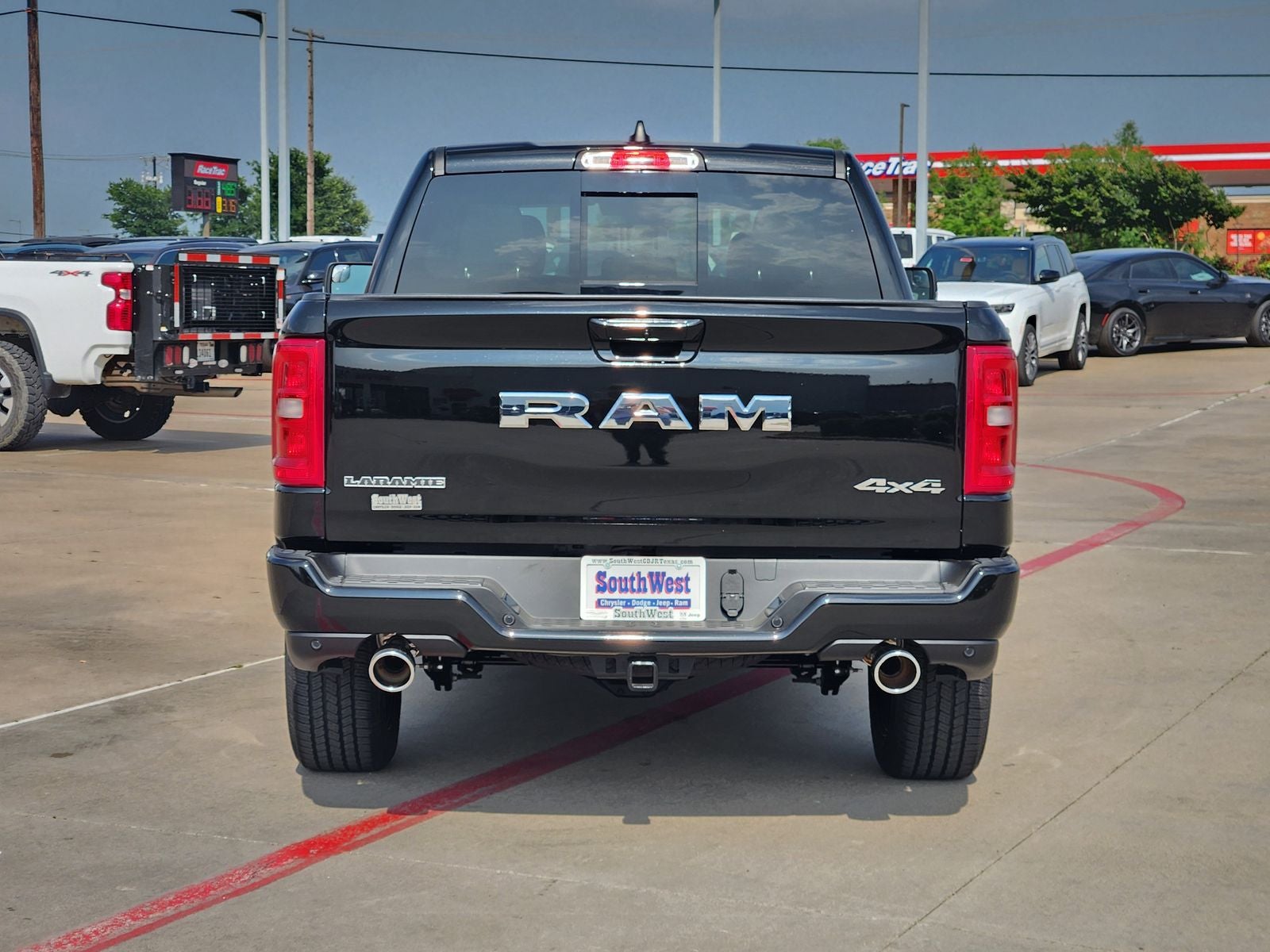 2026 RAM Ram 1500 RAM 1500 LARAMIE CREW CAB 4X4 5'7' BOX