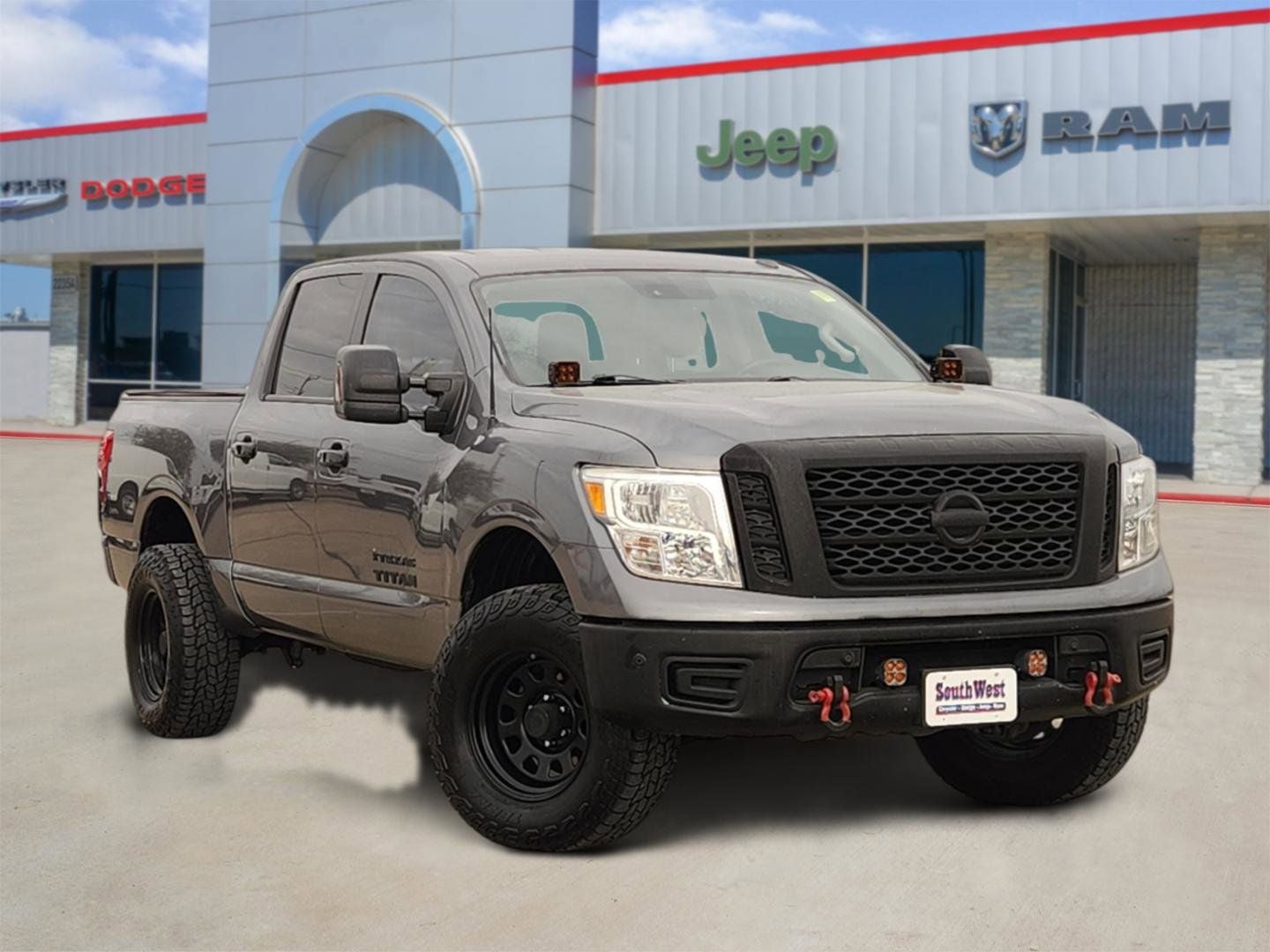 2018 Nissan TITAN SV