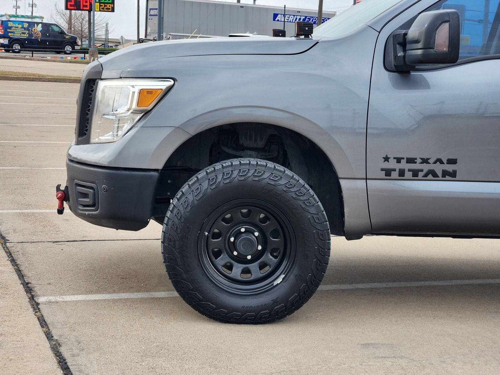 2018 Nissan TITAN SV