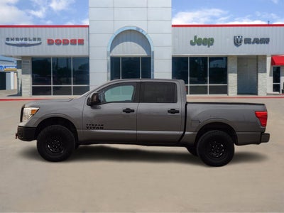 2018 Nissan TITAN SV