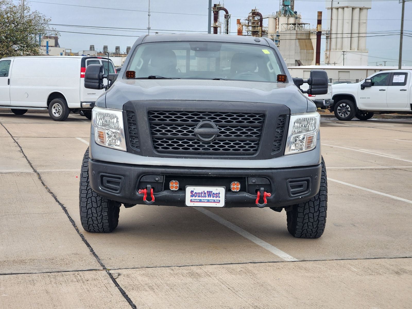 2018 Nissan TITAN SV