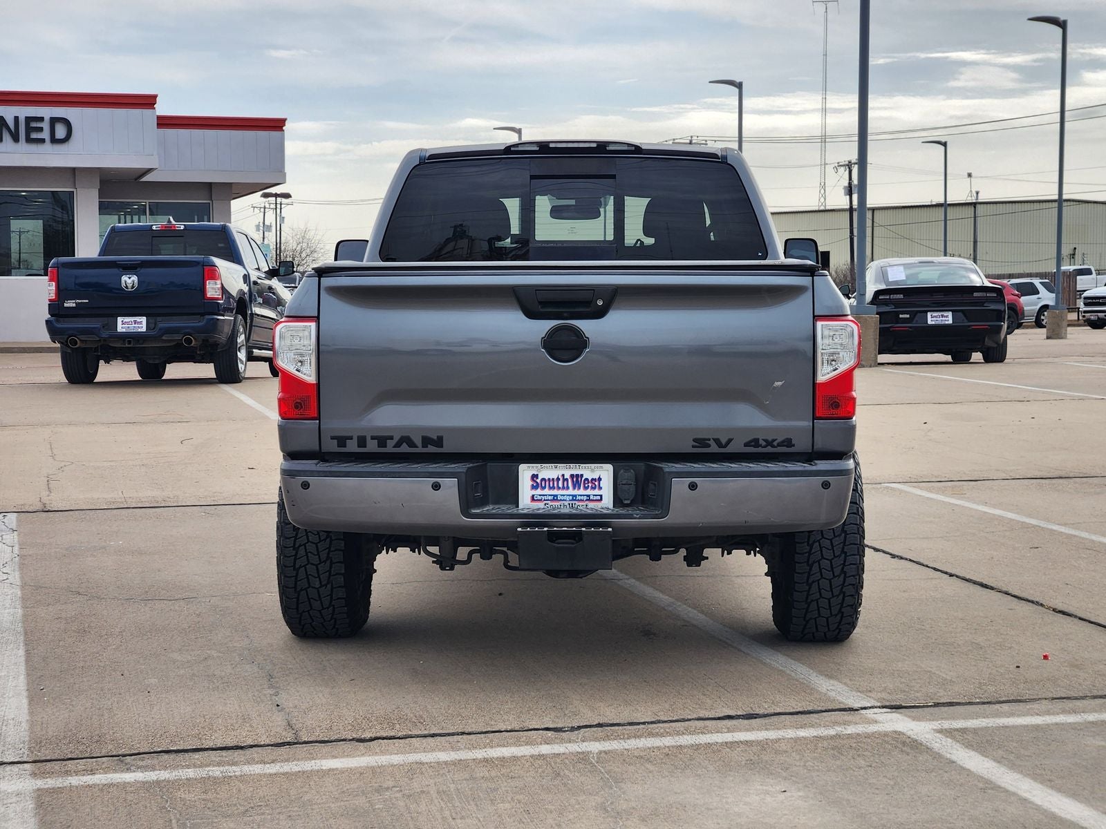 2018 Nissan TITAN SV