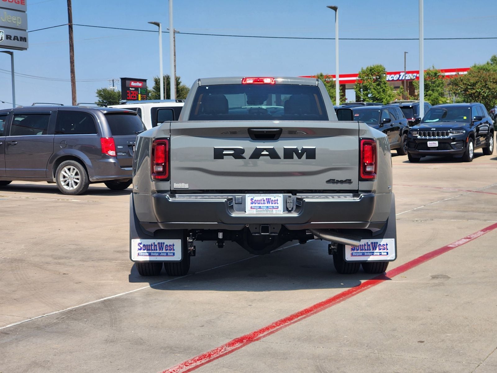 2026 RAM Ram 3500 RAM 3500 TRADESMAN CREW CAB 4X4 8' BOX