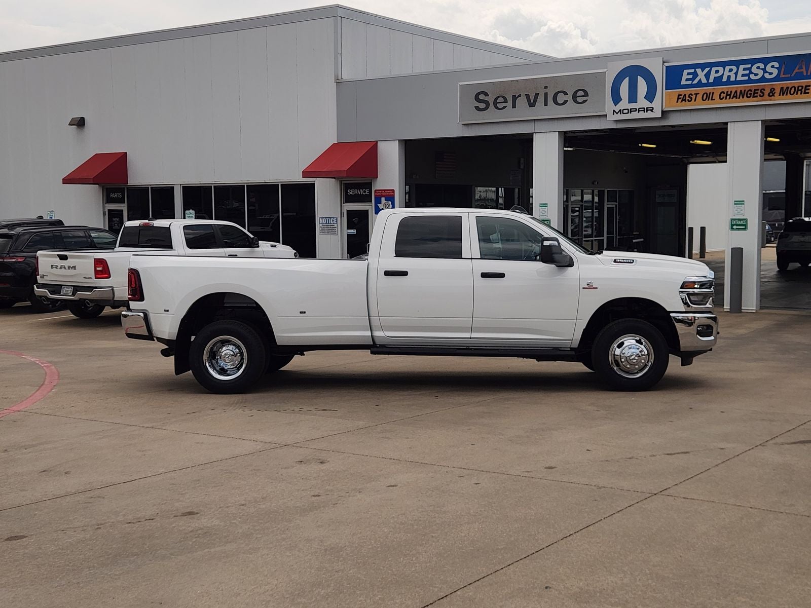 2026 RAM Ram 3500 RAM 3500 TRADESMAN CREW CAB 4X4 8' BOX