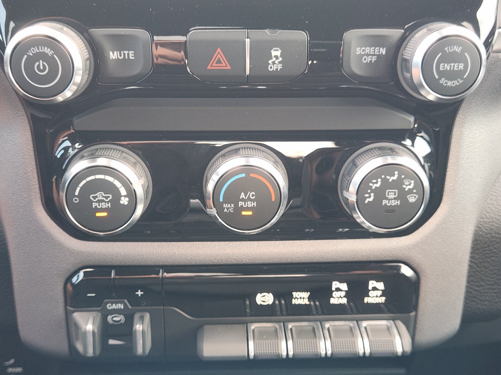 2025 RAM Ram 3500 Lone Star Crew Cab 4x4 8' Box