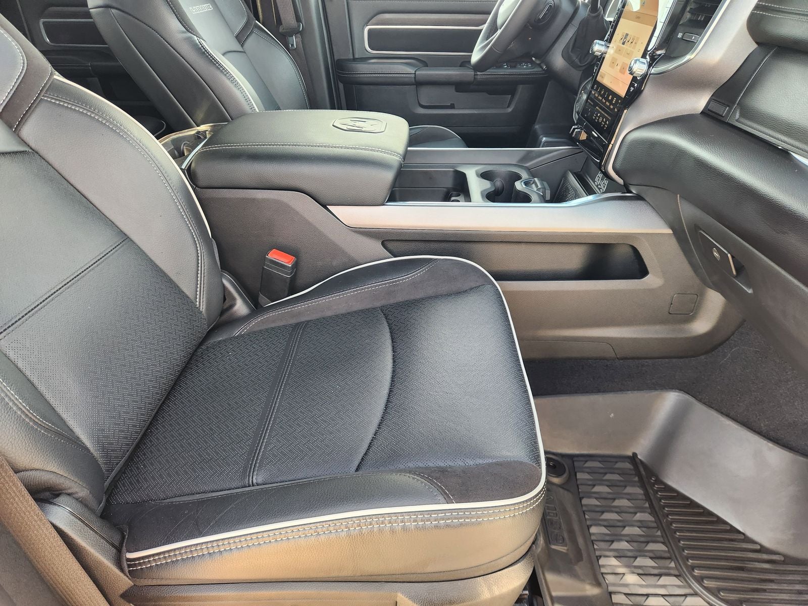 2025 RAM Ram 3500 Laramie Crew Cab 4x4 8' Box