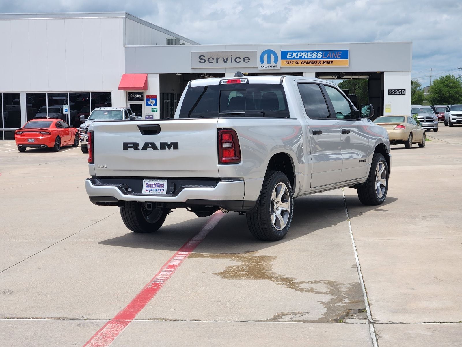 2026 RAM Ram 1500 RAM 1500 EXPRESS CREW CAB 4X2 5'7' BOX