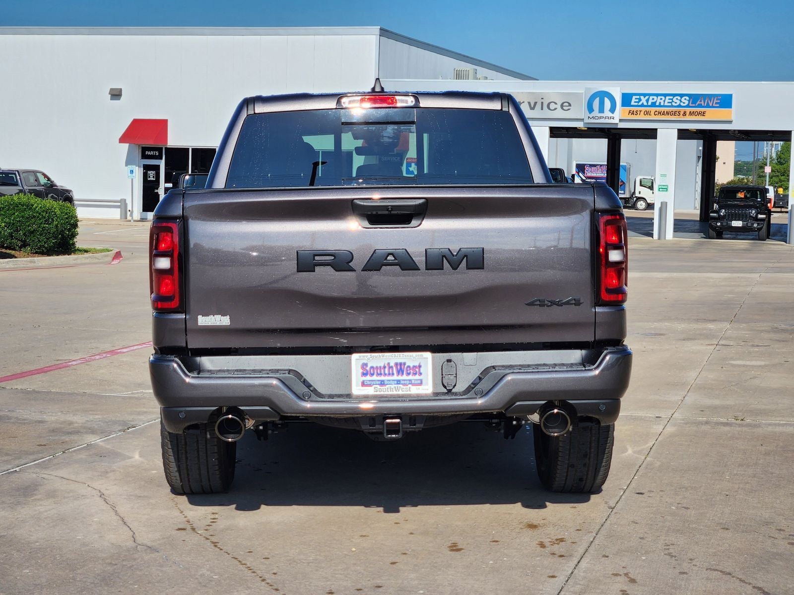 2026 RAM Ram 1500 RAM 1500 EXPRESS CREW CAB 4X4 5'7' BOX