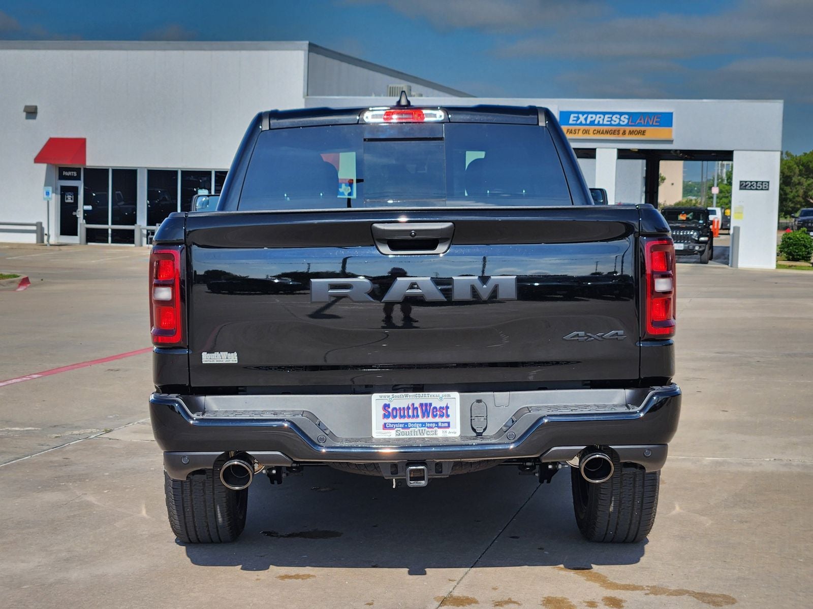 2026 RAM Ram 1500 RAM 1500 EXPRESS CREW CAB 4X4 5'7' BOX