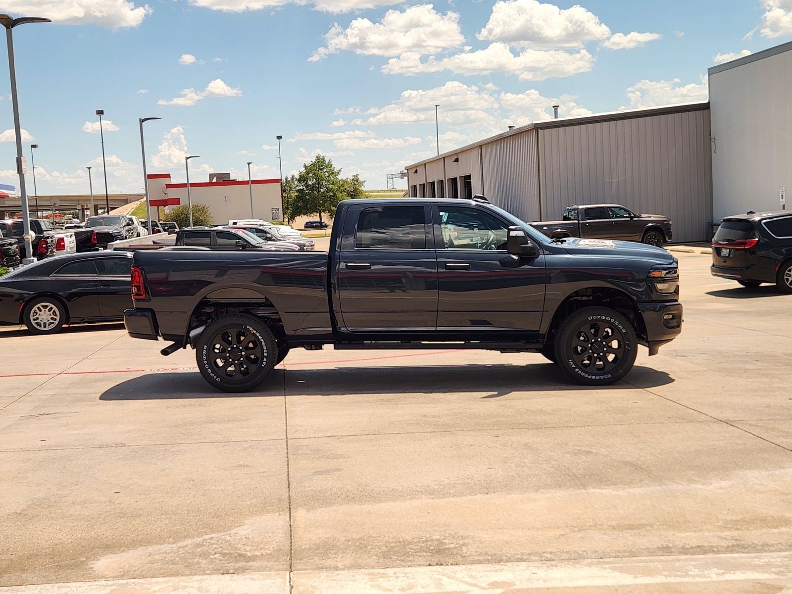2026 RAM Ram 2500 RAM 2500 BLACK EXPRESS CREW CAB 4X4 6'4' BOX