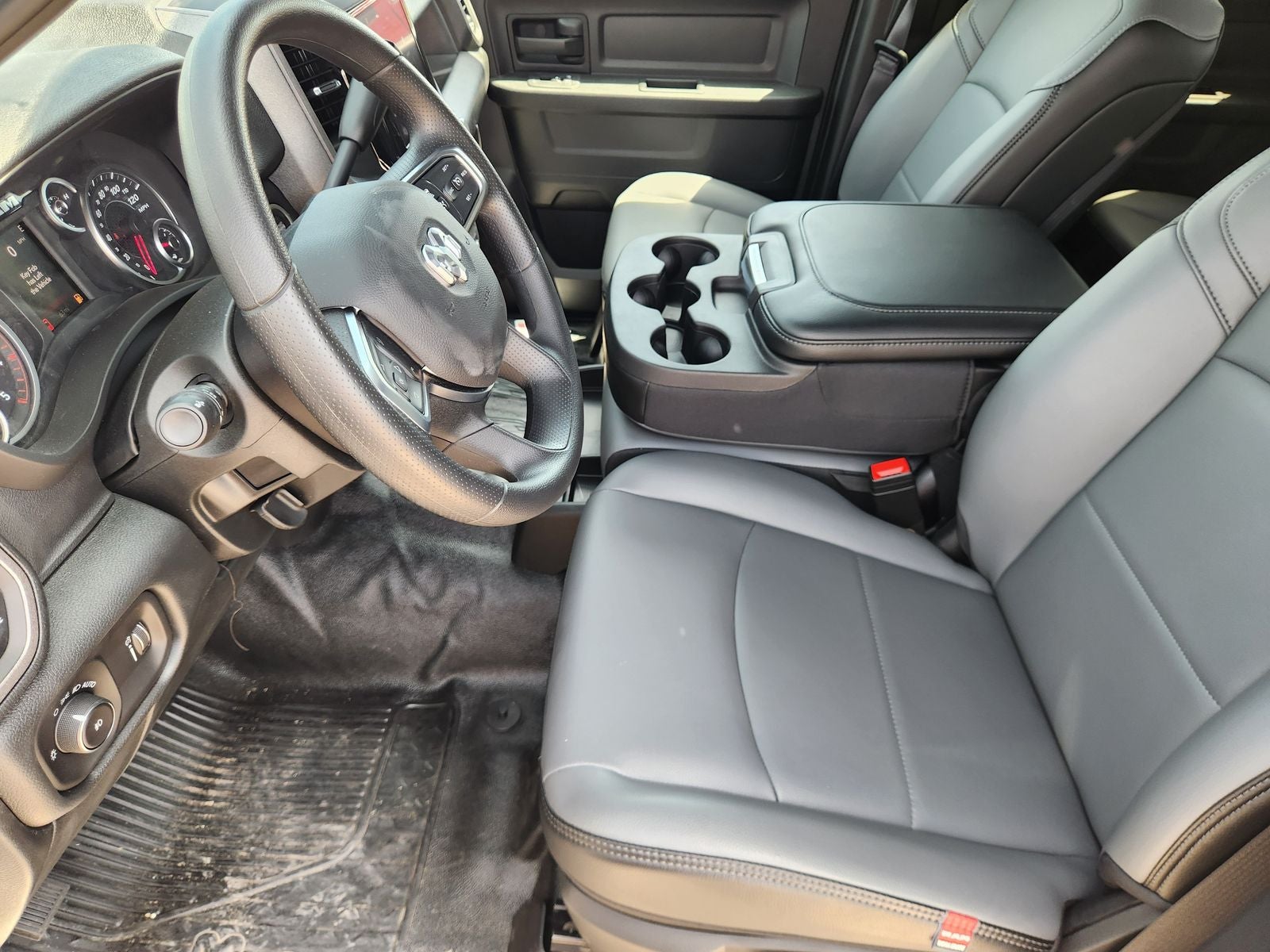 2026 RAM 5500 Chassis RAM 5500 TRADESMAN CHASSIS CREW CAB 4X4 84' CA