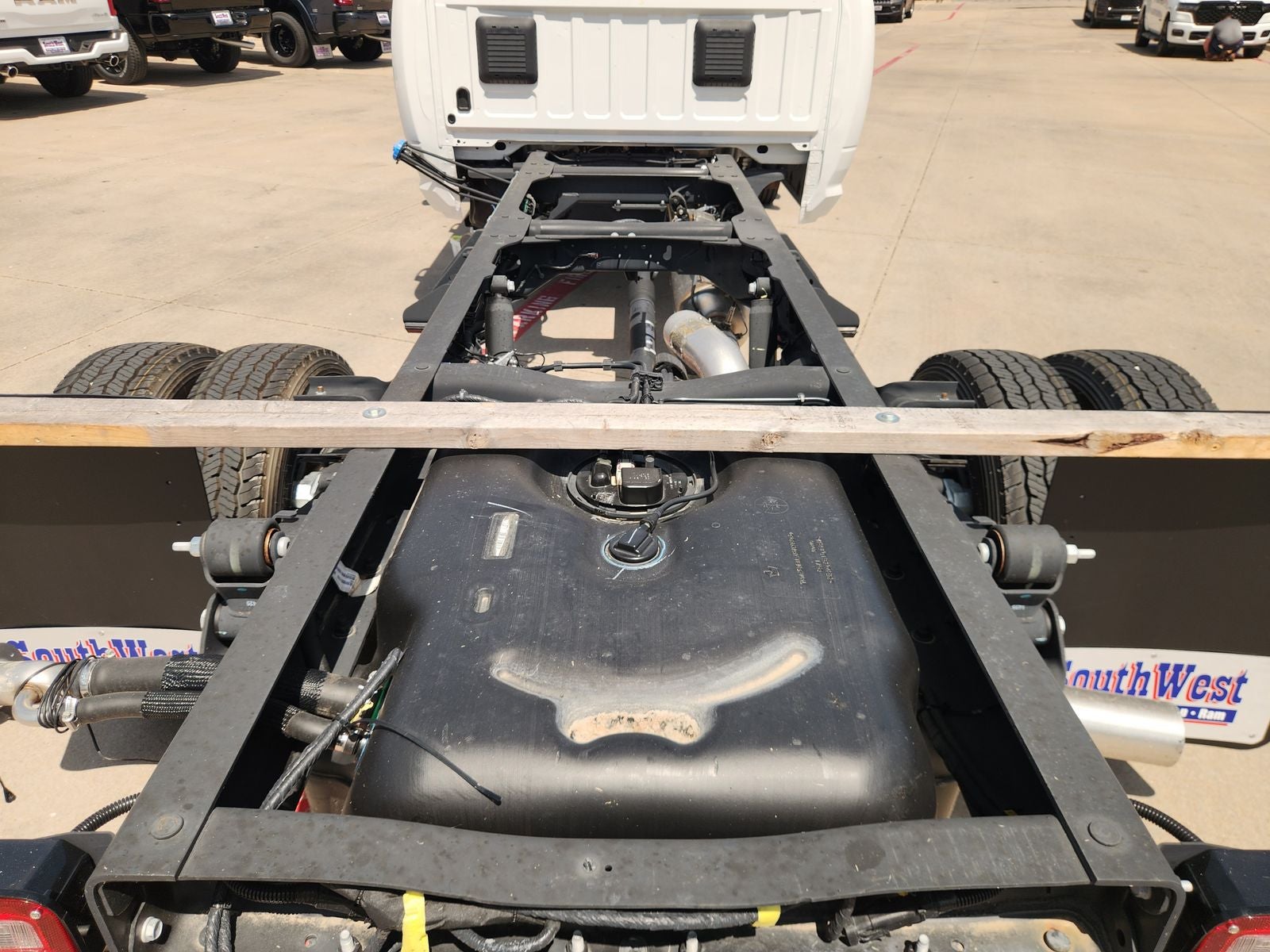2026 RAM 5500 Chassis RAM 5500 TRADESMAN CHASSIS CREW CAB 4X4 84' CA