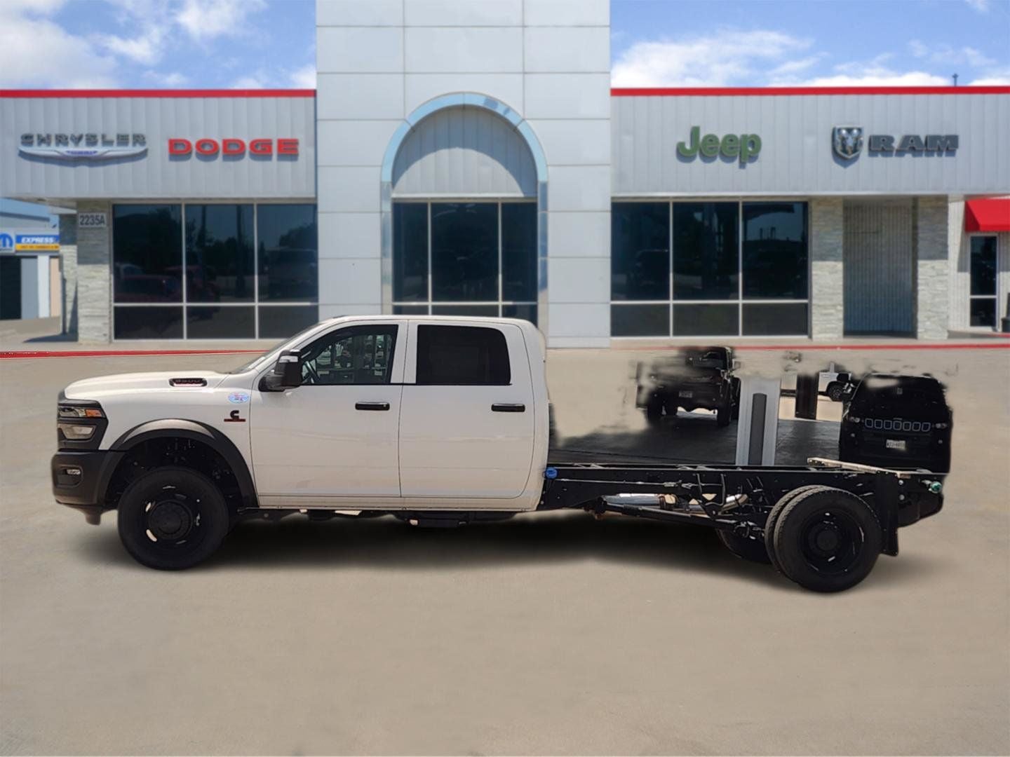 2026 RAM 5500 Chassis RAM 5500 TRADESMAN CHASSIS CREW CAB 4X4 84' CA