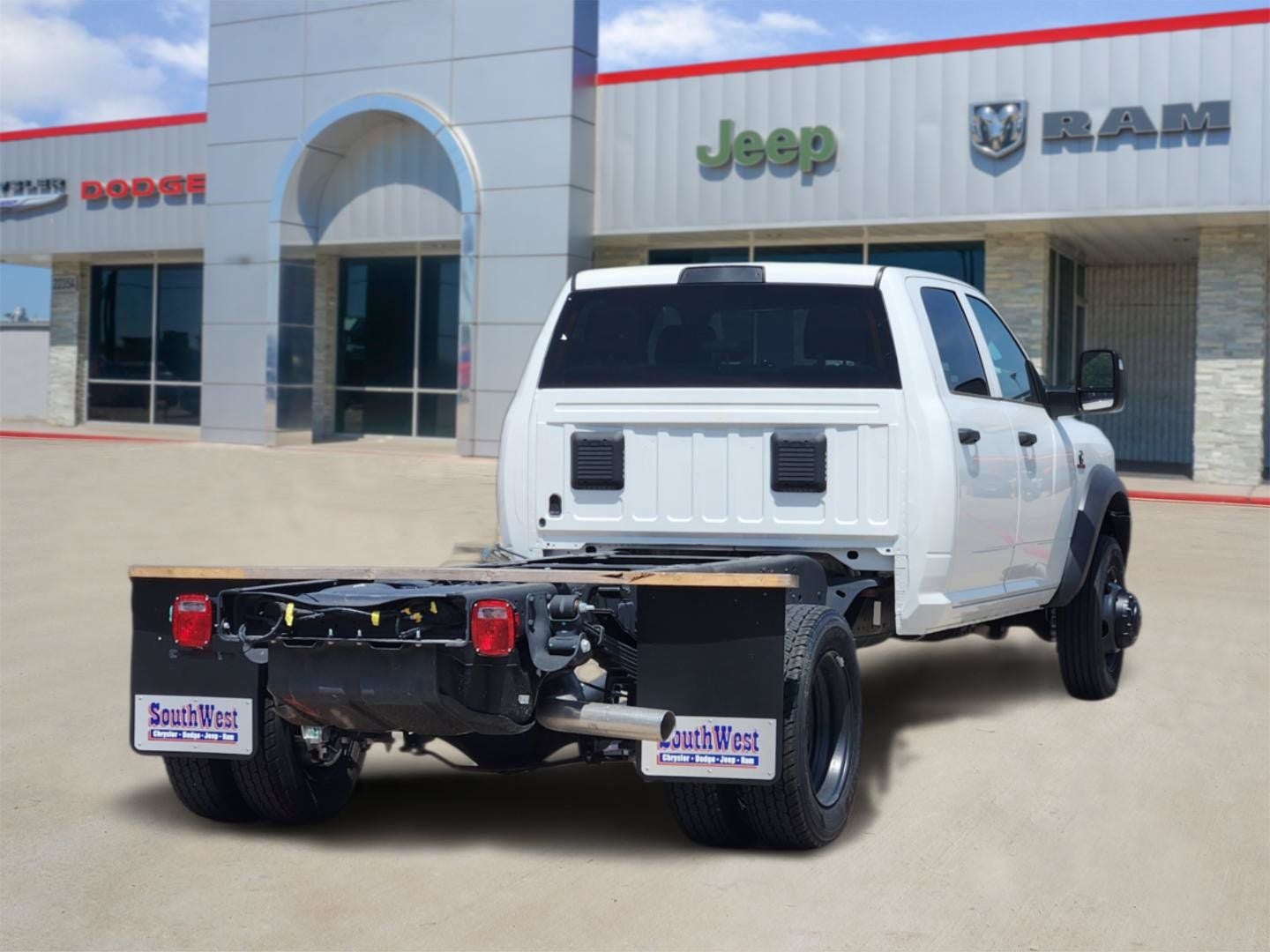 2026 RAM 5500 Chassis RAM 5500 TRADESMAN CHASSIS CREW CAB 4X4 84' CA