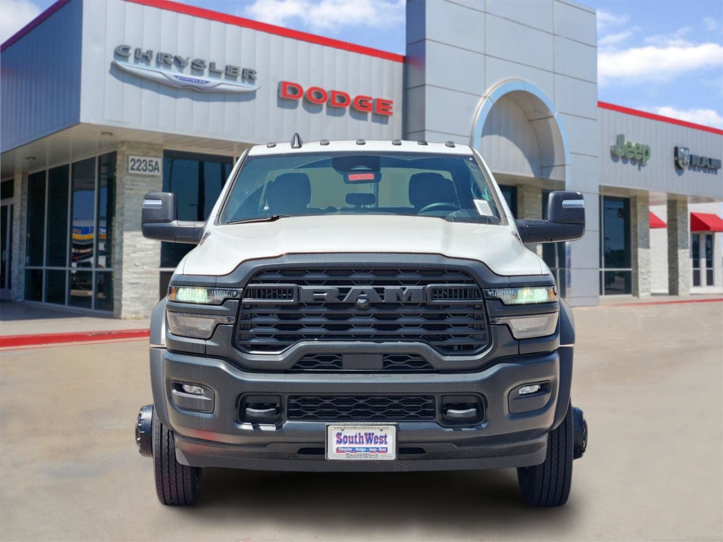 2026 RAM 5500 Chassis RAM 5500 TRADESMAN CHASSIS CREW CAB 4X4 84' CA