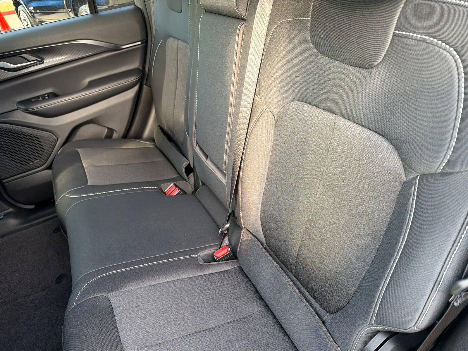 2027 Jeep Grand Cherokee GRAND CHEROKEE LAREDO X 4X2