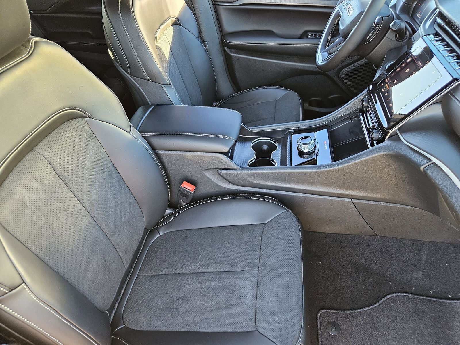 2025 Jeep Grand Cherokee GRAND CHEROKEE ALTITUDE 4X2