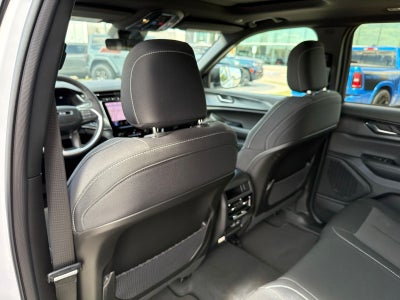 2027 Jeep Grand Cherokee GRAND CHEROKEE LAREDO X 4X2