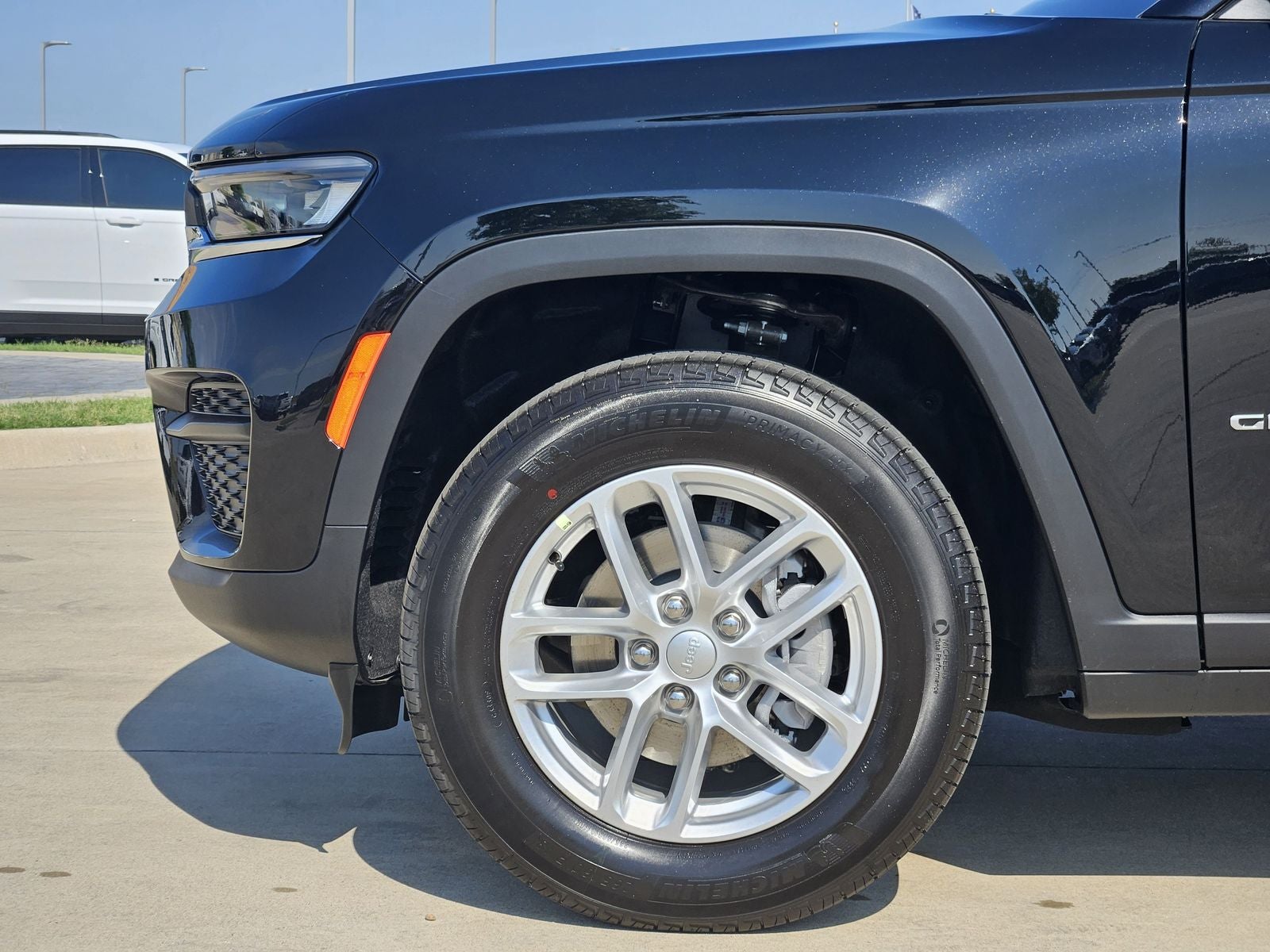 2025 Jeep Grand Cherokee GRAND CHEROKEE LAREDO X 4X2