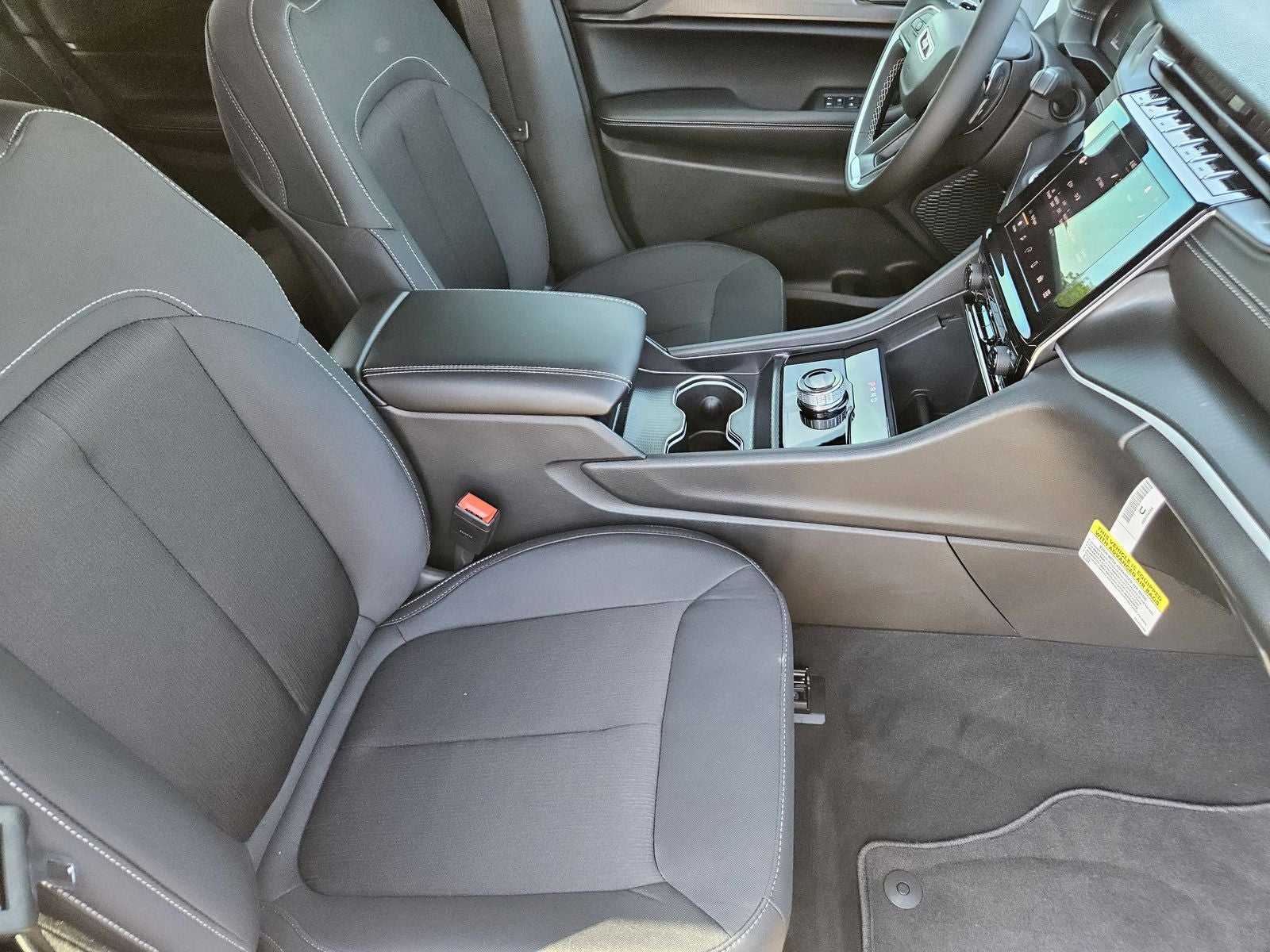 2025 Jeep Grand Cherokee GRAND CHEROKEE LAREDO X 4X2