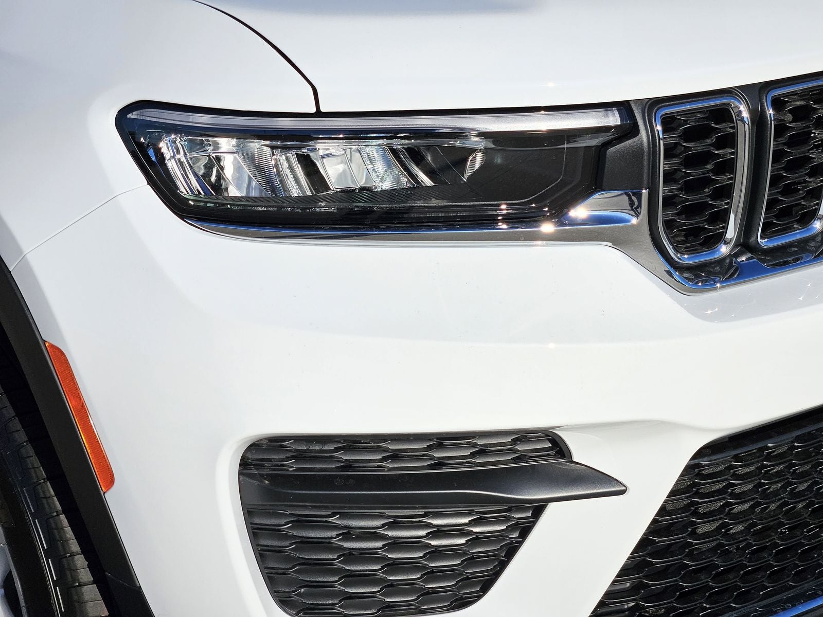 2025 Jeep Grand Cherokee GRAND CHEROKEE LAREDO X 4X4