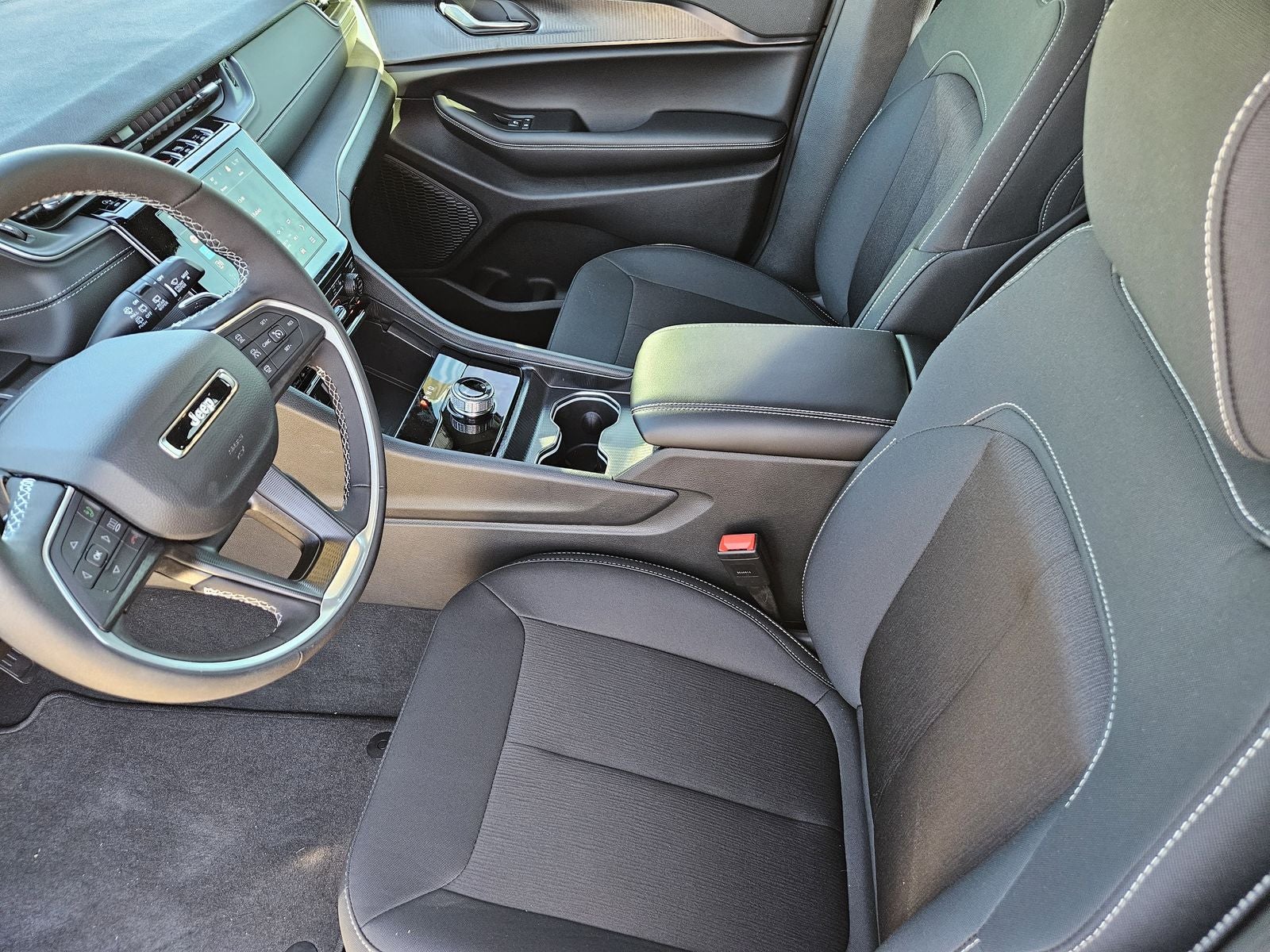 2025 Jeep Grand Cherokee GRAND CHEROKEE LAREDO 4X4