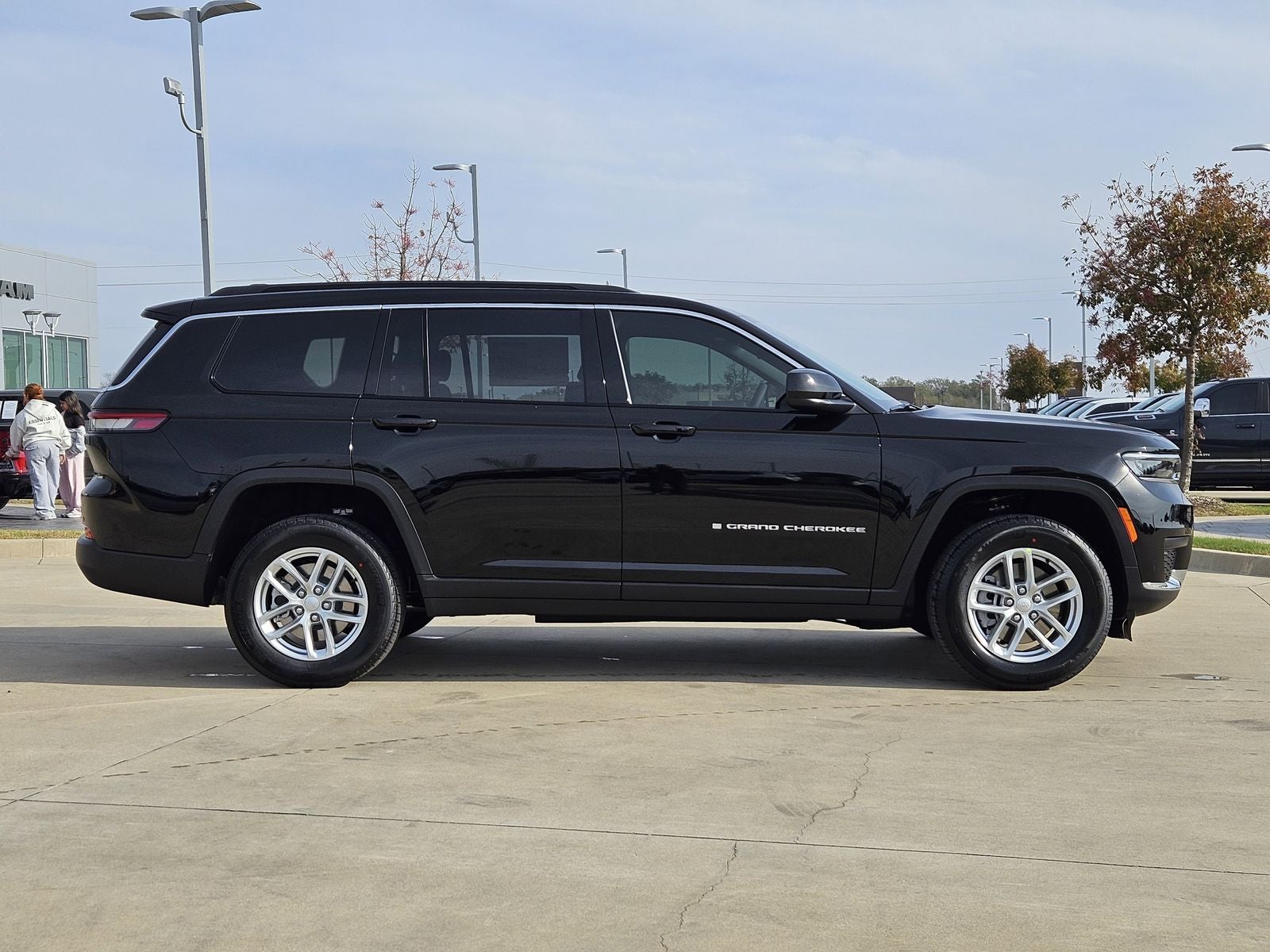2025 Jeep Grand Cherokee L GRAND CHEROKEE L LAREDO X 4X2