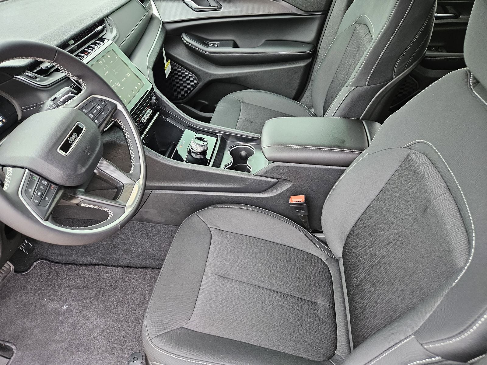 2025 Jeep Grand Cherokee L GRAND CHEROKEE L LAREDO X 4X2