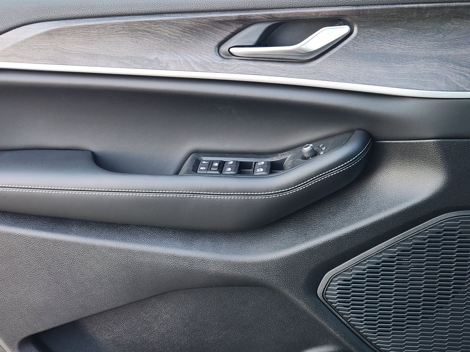 2026 Jeep Grand Cherokee L GRAND CHEROKEE L LAREDO ALTITUDE 4X2