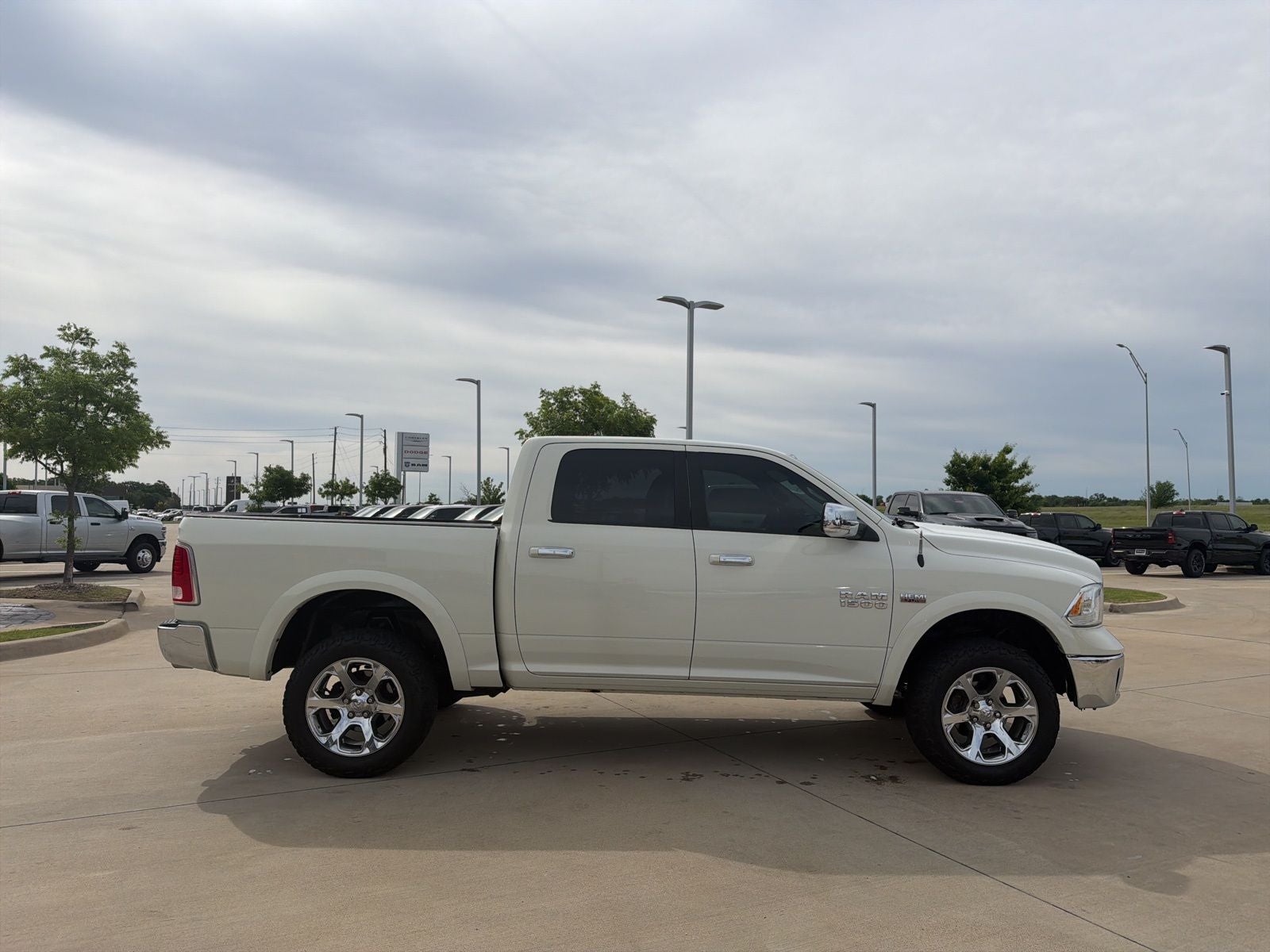 2017 RAM Ram 1500 Laramie Crew Cab 4x4 5'7' Box